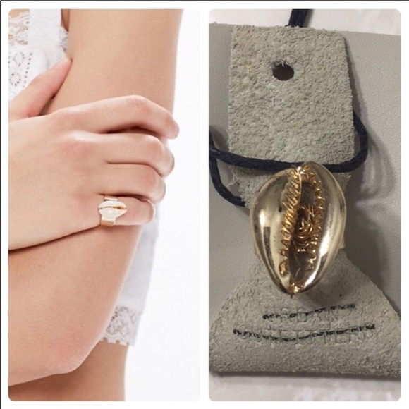 Urban Outfitters Gold Cowrie Shell Ring - Picture 3 of 10